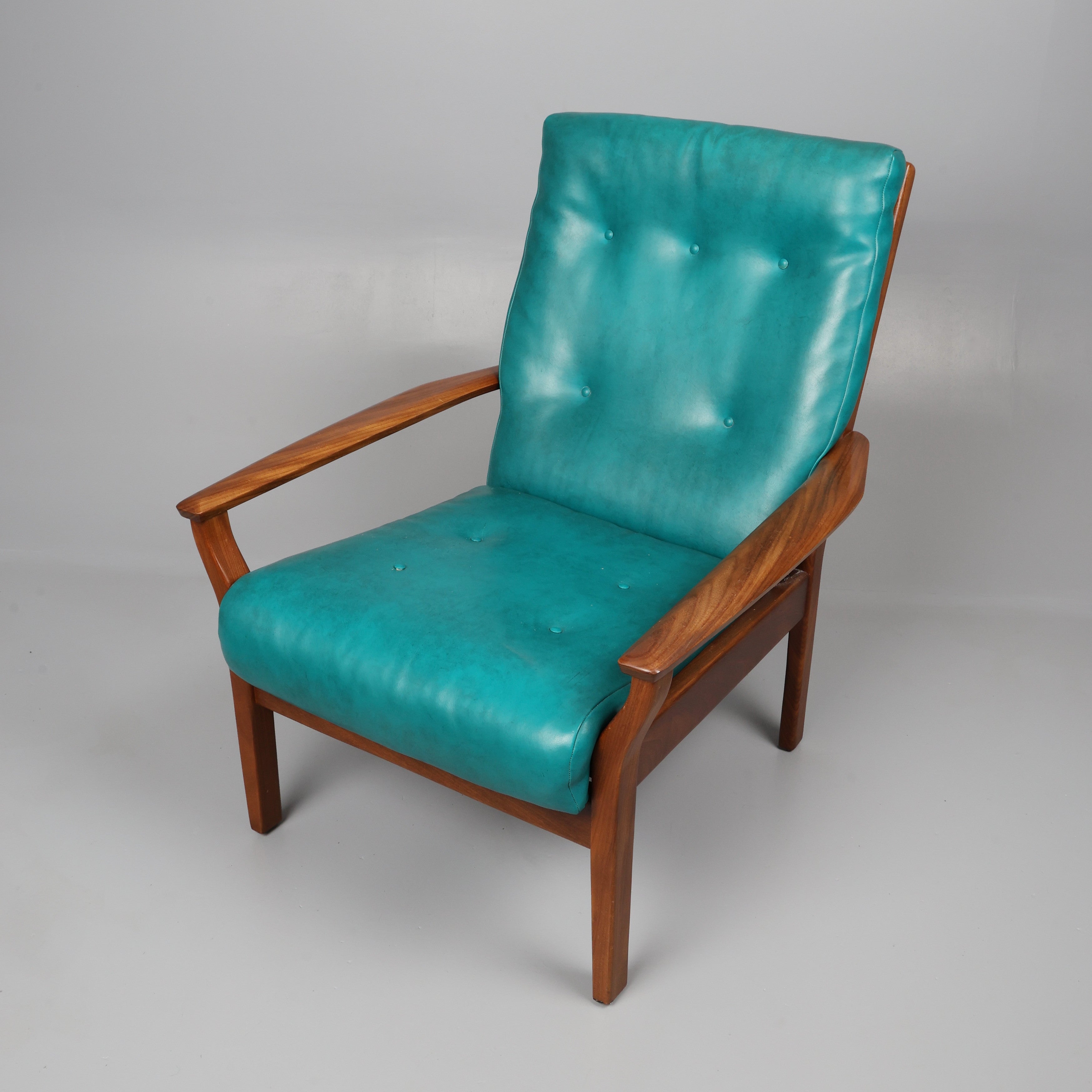 MID-CENTURY CINTIQUE TEAK ARMCHAIR